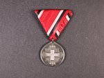 Medaile červeného kříže 3. třídy, železo, na trojůhelníkové stuze