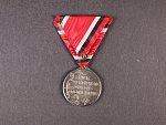 Medaile červeného kříže 3. třídy, železo, na trojůhelníkové stuze