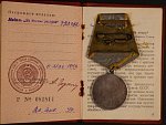 Medaile za bojové zásluhy č.723032 + udělovací knížka