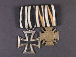 Spojka vyznamenání Železný kříž II.tř., Čestný kříž 1914-1918 pro frontové bojovníky, oba kusy značeny výrobcem