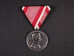 Medaile za statečnost I. třídy, Ag, původní vojenská stuha, vydání 1917 - 1918