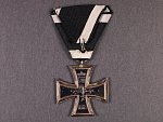 Železný kříž II.tř. na původní trojúhelníkové stuze, pro rakouské vojáky