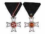 Záslužný kříž suverénního řádu Maltézských rytířů 1916, náprsní kříž, pozlacené stříbro, značka výrobce F.R. (C.F. Rothe), původní stuha