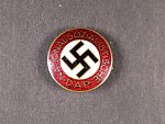 Členský odznak NSDAP, připínání na vodorovnou jehlu
