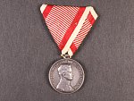 Medaile za statečnost II. třídy, Ag, původní vojenská stuha, vydání 1917 - 1918, na hraně značka A