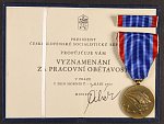 Medaile Za pracovní obětavost ČSSR + udělovací průkaz