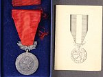 Medaile - Za zásluhy o obranu vlasti - ČSR, punc Ag, ryzostní značka 900, značka výrobce Zukov, udělovací průkaz a etue