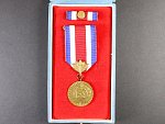 Medaile - Za obětavou práci pro socialismus + etue