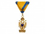 Řád Železné koruny, 3.tř., období 1875-1918, zlato, smalty, punc Au, hlava kamzíka, ryzost 750/1000, značka výrobce FR (C. F. Rothe & Neffe)