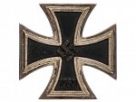 Železný kříž I. stupně 1939, upínání na svislou sponu, na vnitřní straně spony značka výrobce 100 (Rudolf Wächtler & Lange, Mittweida), původní etue, expertiza
