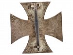 Železný kříž I. stupně 1939, upínání na svislou sponu, na vnitřní straně spony značka výrobce 100 (Rudolf Wächtler & Lange, Mittweida), původní etue, expertiza