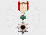 Řád vycházejicího Slunce, VI. třída, stříbro, smalty, nepuncováno, původní etue, lehce poškozené zapínaní etue..