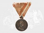 Bronzová medaile za statečnost, 8. vydání 1914-1917 F.J.I., původní vojenská stuha