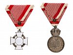 Vojenský záslužný kříž III. třídy s válečnou dekorací a Stříbrná vojenská záslužná medaile Signum Laudis F.J.I. s udělovacími dekrety