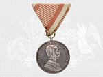 Stříbrná medaile za statečnost, 1. třídy, 8. vydání 1914-1917 F.J.I., na hraně punc hl. punc. úřadu Vídeň, A v kroužku, původní vojenská stuha