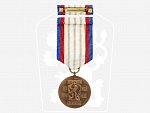 Medaile - Za upevňování přátelství ve zbrani III. třída, etue
