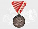 Stříbrná medaile za statečnost, 1. třídy, 8. vydání 1914-1917 F.J.I., na hraně punc hl. punc. úřadu Vídeň, A v kroužku, původní vojenská stuha