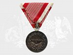 Stříbrná medaile za statečnost 2. třídy, 9. vydání 1917-1918 Karel, původní vojenská stuha