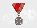 Karlův vojenský kříž, na hraně značka W & A