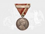 Stříbrná medaile za statečnost, 1. třídy 1914-1917 na hraně značka A, původní páska za 2x udělení, neznačená