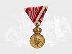 Vojenská záslužná medaile Signum Laudis F.J.I., zlacený bronz, původní voj. stuha