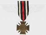 Čestný kříž 1914-1918 pro frontové bojovníky, na reversu značka výrobce W.D.