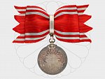 Záslužná medaile Červeného kříže, dámská mašlová stuha, hliník, původní kartonová etue ..
