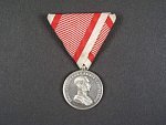 Medaile za statečnost II. třídy, postříbřený bronz, původní vojenská stuha, vydání 1914 - 1917