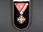 Vojenský záslužný kříž III. třídy s vál. dekorací, Ag, výroba V. Mayer, originální etue