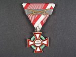 Vojenský záslužný kříž III. třídy s vál. dekorací, Ag, výroba V. Mayer