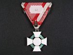 Vojenský záslužný kříž III. třídy s vál. dekorací, Ag, výroba V. Mayer