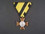 Vojenský služební kříž I.tř. za 20 let služby, vydání z let 1913 - 1918, původní stuha