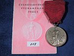 Bronzová medaile - Za pracovní obětavost + knížka o udělení s číslem 118