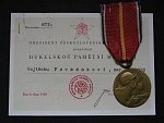 Dukelská pamětní medaile + dekret