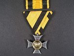 Vojenský služební kříž III.tř. za 6 let služby, vydání z let 1913 - 1918, náhradní kov, původní stuha