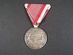 Medaile za statečnost I. třídy, Ag,na hraně značeno A, novodobá stuha, vydání 1914 - 1917