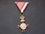 Zlatý Záslužný kříž s korunou, zlacený bronz
