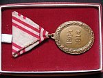Bronzová čestná medaile za zásluhy o červený kříž s válečnou dekorací