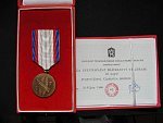 Medaile - Za upevňování přátelství ve zbrani III. třída + dekret
