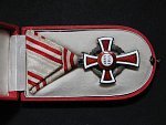 Za zásluhy červený kříž, kříž II. stupně s válečnou dekorací , orig. etue