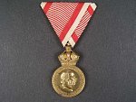 Vojenská záslužná medaile Signum Laudis F.J.I., zlacený bronz