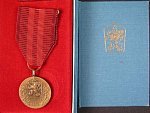 Medaile Za službu vlasti - ČSSR + etue a průkaz