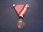 Medaile za statečnost II. třídy, Ag, puvodni vojenská stuha, vydání 1917 - 1918