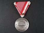 Medaile za statečnost I. třídy, Ag,na hraně značeno A, novodobá stuha, vydání 1914 - 1917