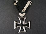 Železný kříž II.tř. na původní trojúhelníkové stuze, pro rakouské vojáky