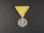 Stříbrná medaile Fridricha Augusta na válečné stuze trojúhelníkové