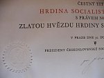 Vzácný dekret k Zlaté hvězdě hrdiny socialistické práce ČSSR s podpisem generála Svobody