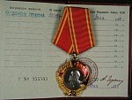 Řád Lenina, zlato, platina, č. 128976, období 1943-1951 + řádová knížka + těžítko s bustou Lenina