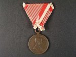 Medaile za statečnost III. třídy, bronz,puvodní vojenská stuha, vydání 1914 - 1917
