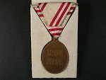 Bronzová čestná medaile Za zásluhy o Červený Kříž na původní stuze + etue, poškozená